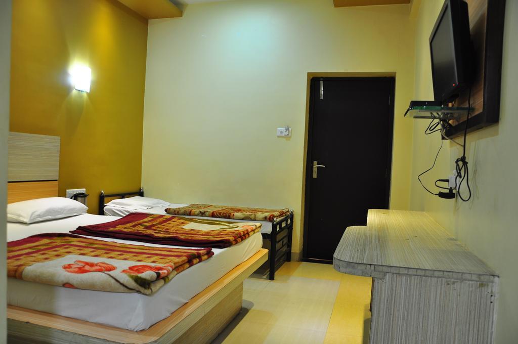 Hotel Oasis Mount Âbû Extérieur photo