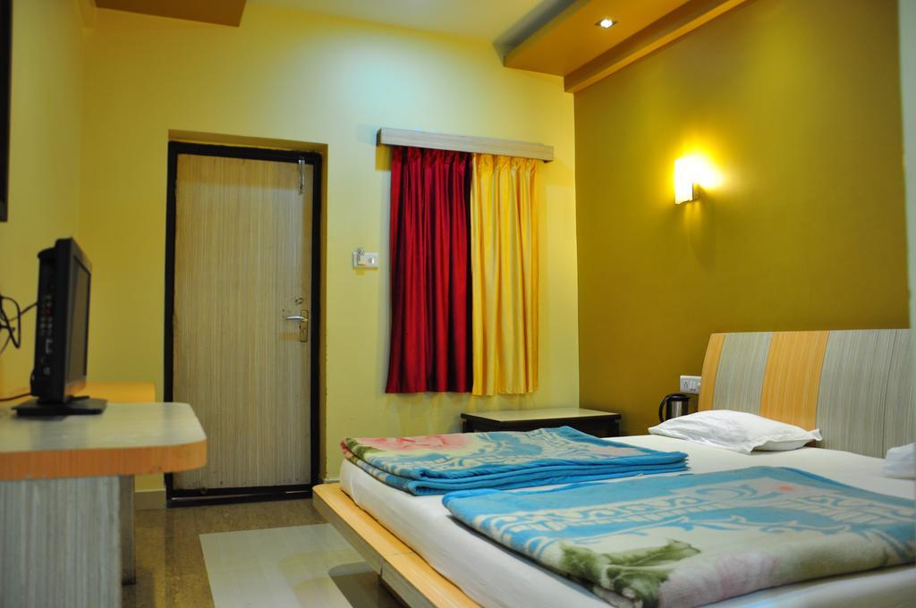 Hotel Oasis Mount Âbû Extérieur photo