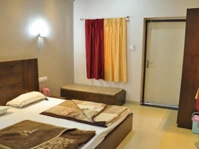 Hotel Oasis Mount Âbû Extérieur photo